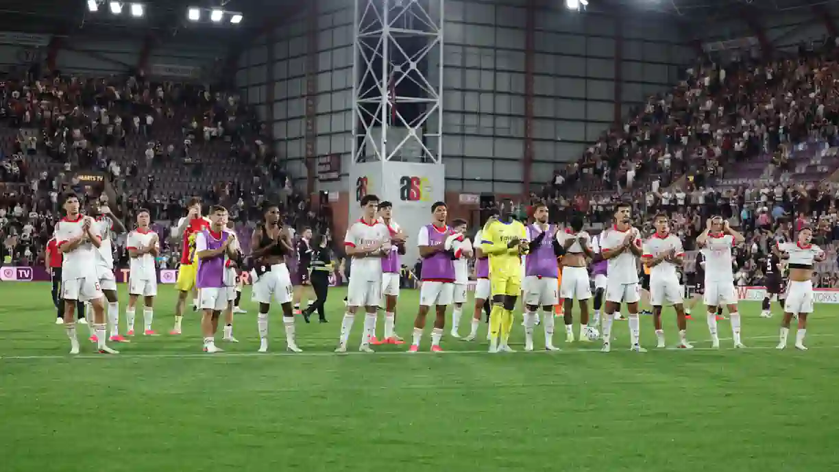 Extremo apontado à saída deixa garantia aos adeptos: "Vou ficar no Benfica"