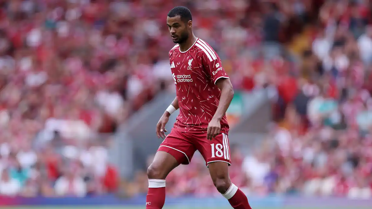 Ryan Flamingo, central do PSV e compatriota de Cody Gakpo, está a ser seguido pelo Benfica e o Clube da Luz vai enviar uma oferta de 20 milhões de euros