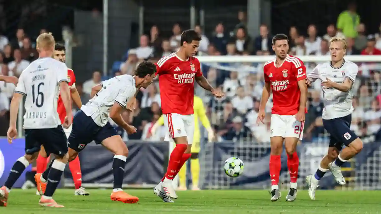 Benfica venceu o Aarhus por 3-1, na Dinamarca, e garantiu a presença na fase de liga da Liga Europa; Prestianni brilhou
