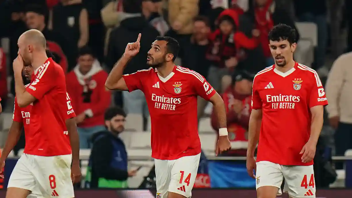 Fredrik Aursnes segue fora da convocatória do Benfica frente ao Estoril devido a lesão que sofreu no pé