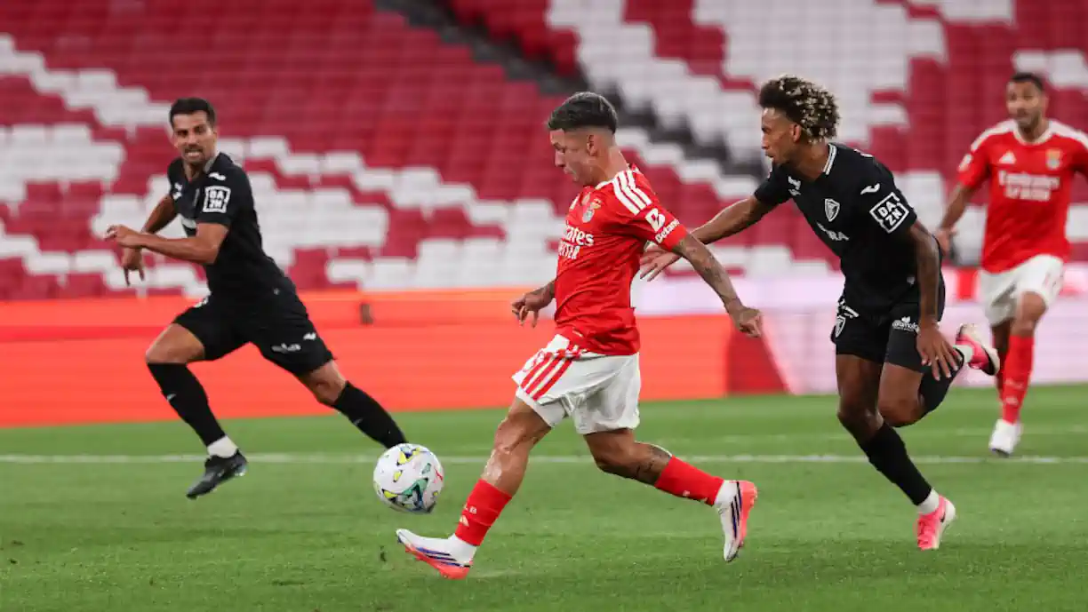 Prestianni teve grande exibição no empate do Benfica com o Académico de Viseu na estreia das águias na Liga Portugal 2026/27