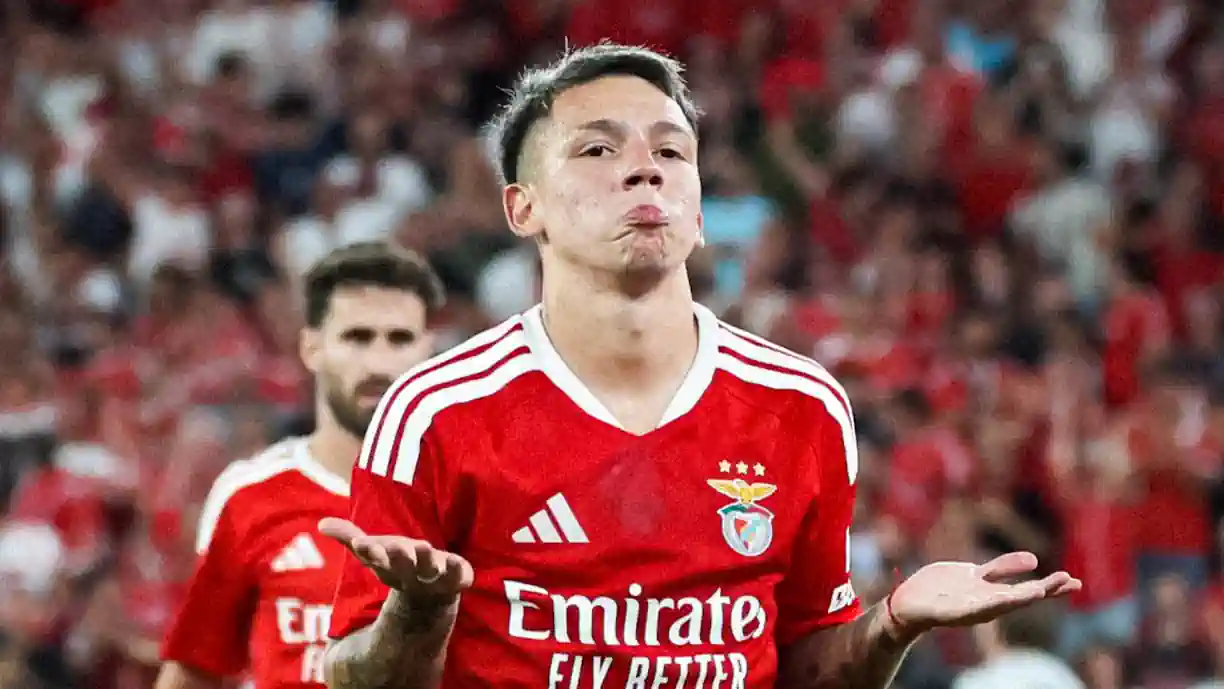 No Estádio da Luz, o Benfica aplicou uma goleada das antigas frente aos Hearts (6-1) e está muito próximo de garantir o play-off da Liga Europa