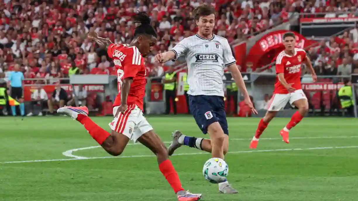 Benfica deu um passo importante rumo à fase de liga da Liga Europa ao vencer o Aarhus, por 3-1, na primeira mão do play-off