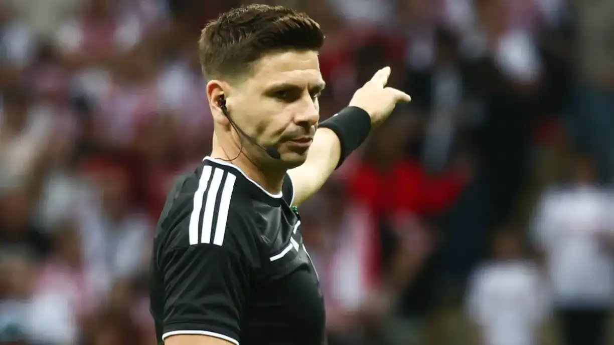 Em estreia, árbitro romeno é o escolhido para o Benfica - Hearts