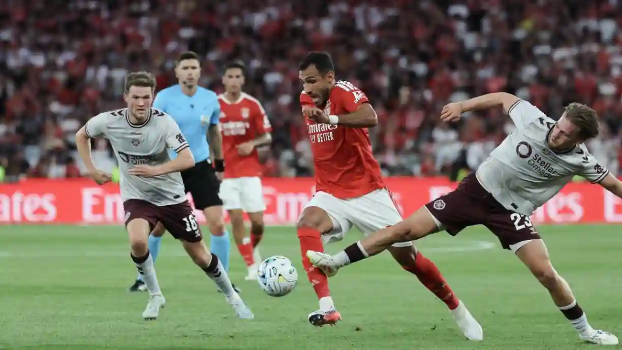 Antes do Hearts - Benfica, mister admite: "Não estamos ao nível"