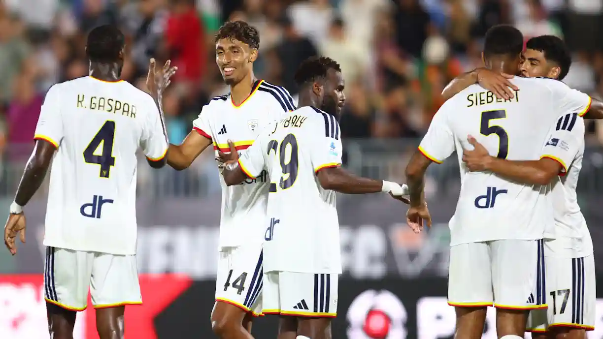 Tiago Gabriel, central que esteve no radar do Benfica, foi decisivo na estreia do Lecce na Serie A, fazendo um dos golos da vitória contra o Venezia