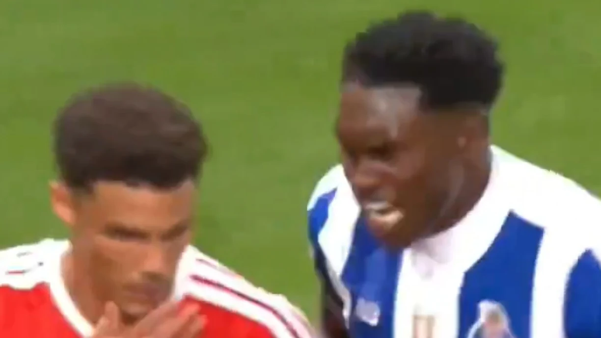 Agressão de Samu a Bah deixa Benfica em fúria (Vídeo)