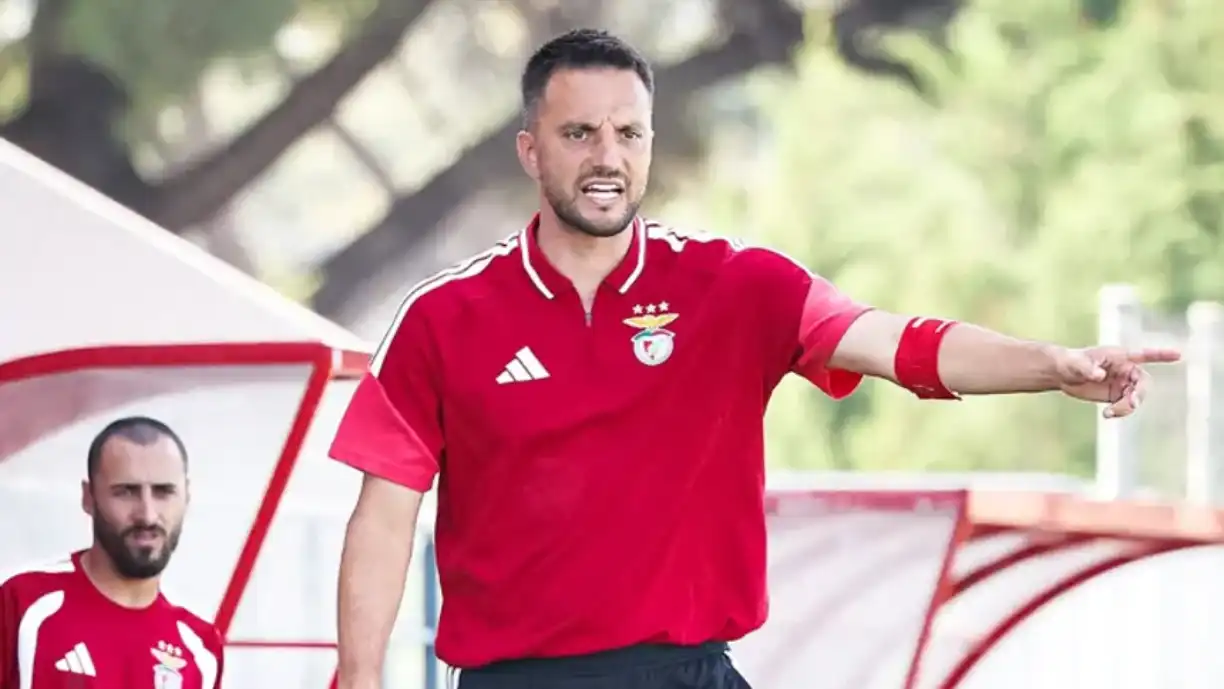 Samaris estreia-se pelo Benfica em jogo com 9 golos