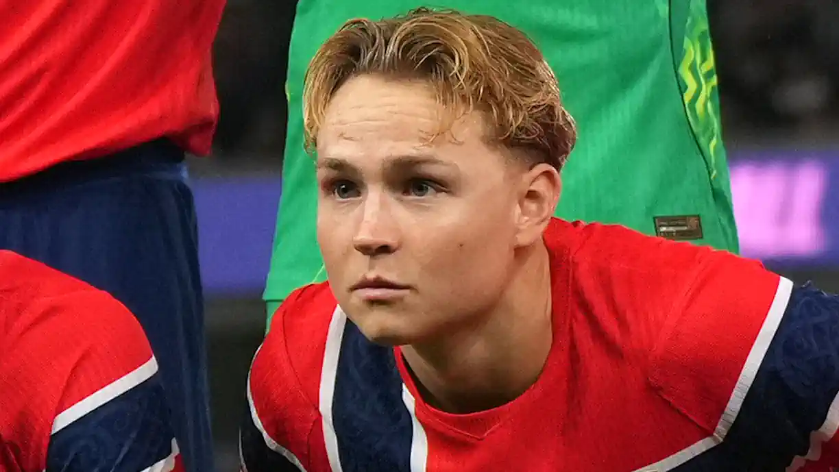 Andreas Schjelderup, extremo do Benfica, lamentou a derrota injusta da Noruega contra Portugal, na Liga das Nações