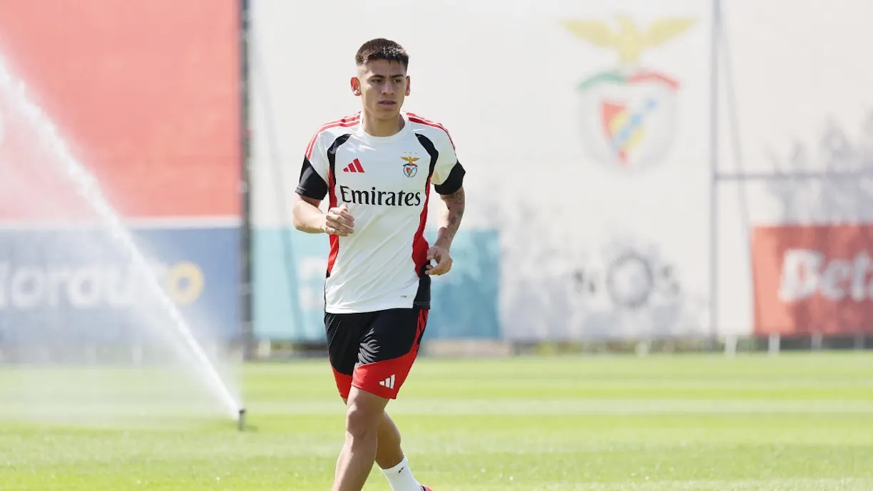 Reforço do Benfica dá que falar: "Echeverri é um misto de Maradona e Messi"