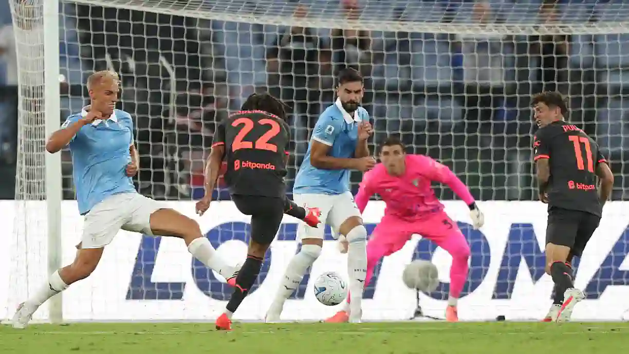 Diego Moreira, extremo que saiu a custo zero do Benfica, foi lançado por Ruben Amorim na segunda parte e fez os dois golos do empate do Milan com a Lazio