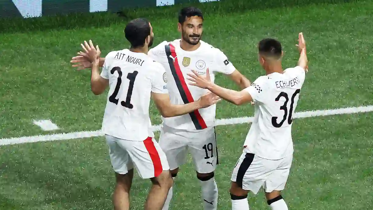 Claudio Echeverri chegou a Lisboa na noite da última terça-feira e revelou que Bernardo Silva, Rúben Dias e Marco Silva o convenceram a ir para o Benfica