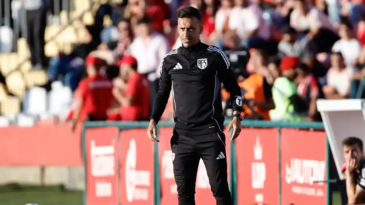 Fábio Espinho chegou a dividir balneário com João Palhinha e acredita que médio é a peça ideal no Benfica de Marco Silva