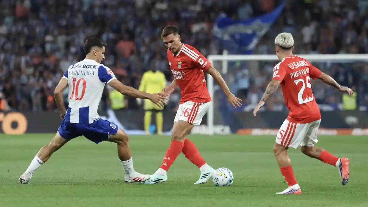 João Palhinha deixa recado para os adeptos do Benfica após revés no Dragão diante do Porto pela Liga Portugal