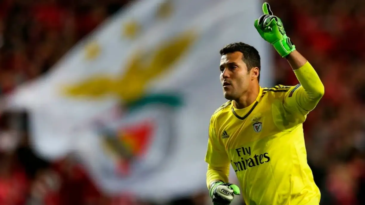 Antigo guarda-redes do Benfica, Júlio César, revela ter dívida com banco de quase 15 anos devido a empresário que o enganou