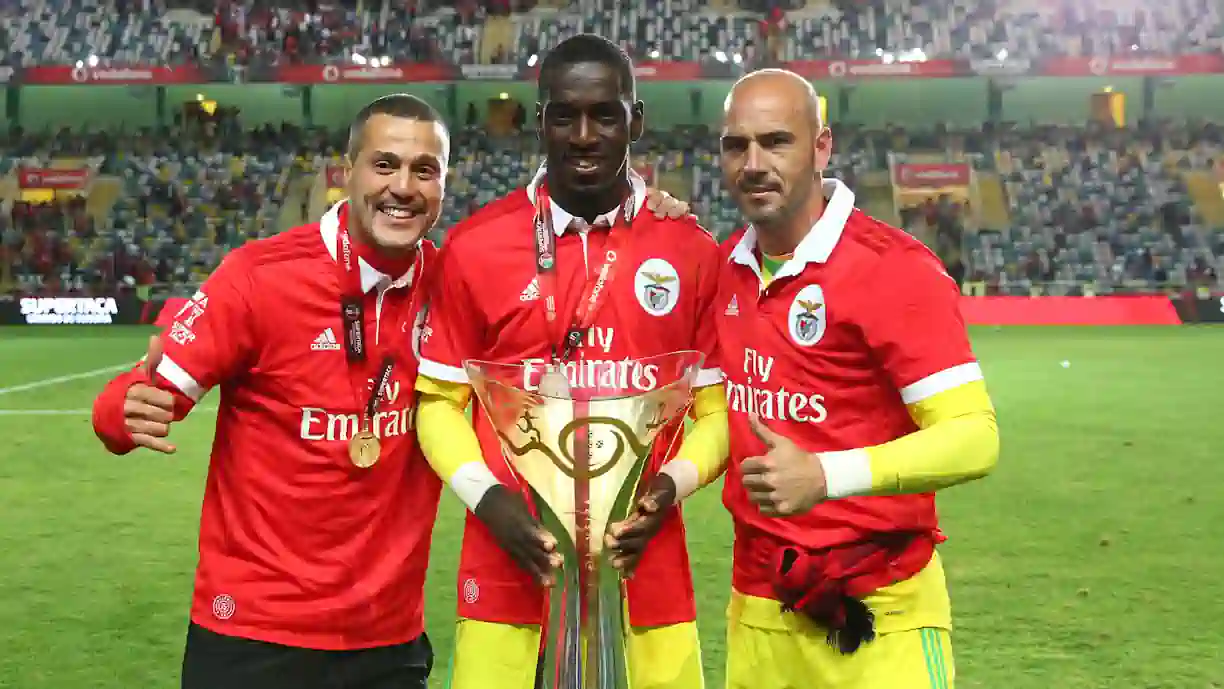 Guarda-redes que fez 83 jogos pelo Benfica vende tudo e deixa Portugal