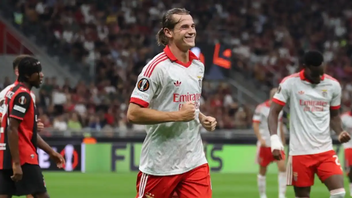 Após marcar em San Siro, Kaminski admite problema desde que chegou ao Benfica: "É normal"
