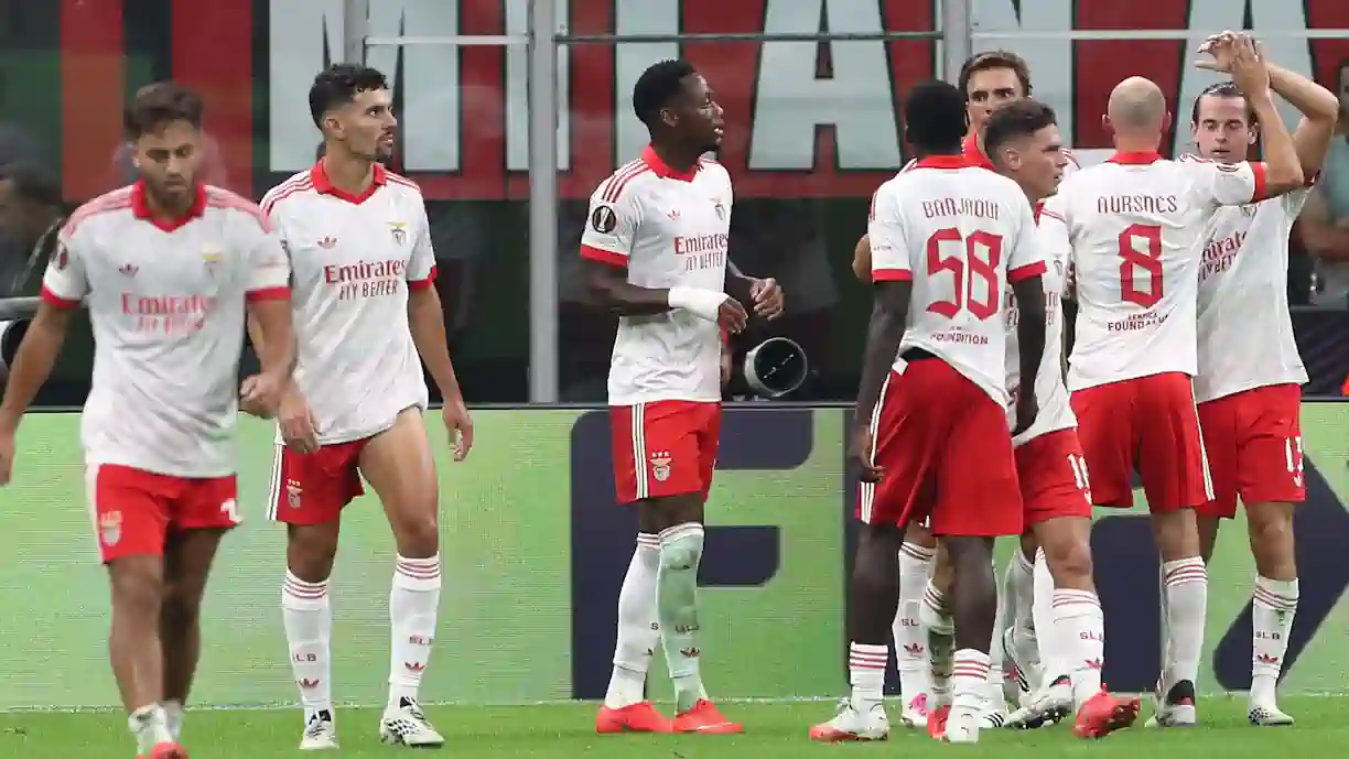 Kaminski lesiona-se no jogo da Polónia frente a Bósnia e regressa ao Benfica para seguir o seu tratamento