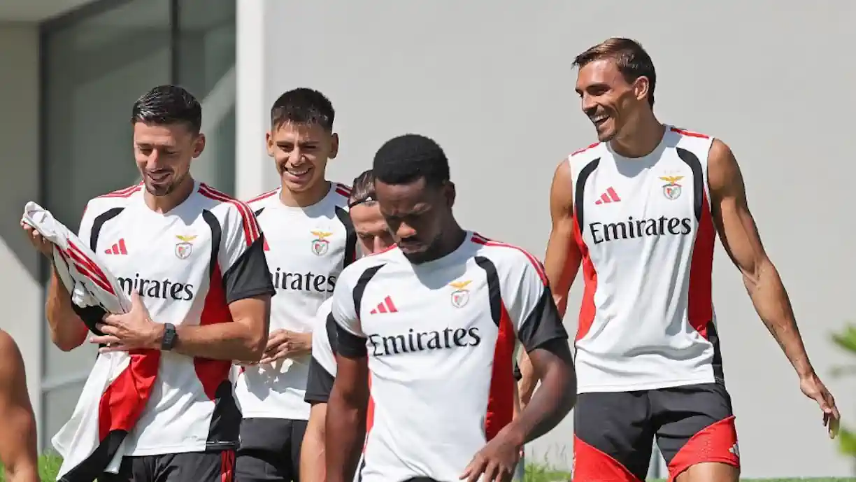Vieira diz que há um dos reforços do Benfica prestes a ganhar a titularidade: "Lugar vai ser dele”