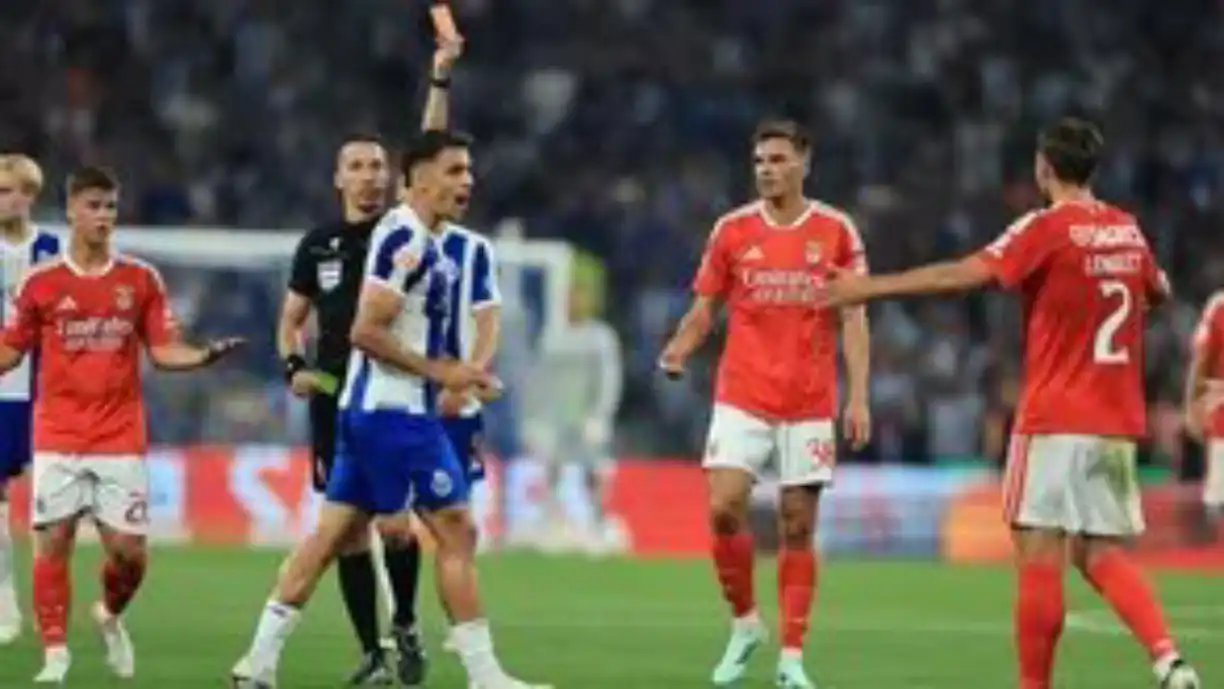 Especialista em arbitragem, Jorge Coroado contesta a expulsão de Lenglet no Porto - Benfica e acredita em má decisão de Miguel Nogueira