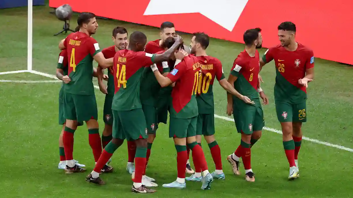 Associado ao Benfica e sem clube, Raphael Guerreiro poderá ser o novo lateral esquerdo da Roma a custo zero