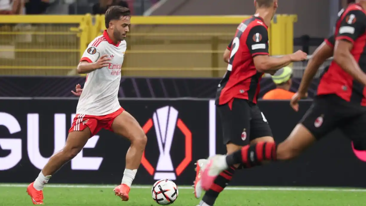 El Karouani foi titular pela primeira vez com a camisola do Benfica e contribuiu com assistência, para além de brincar com companheiro