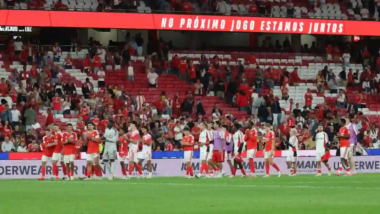 Alerta! Atacante do Benfica relegado por Marco Silva pode estar a caminho do Sunderland