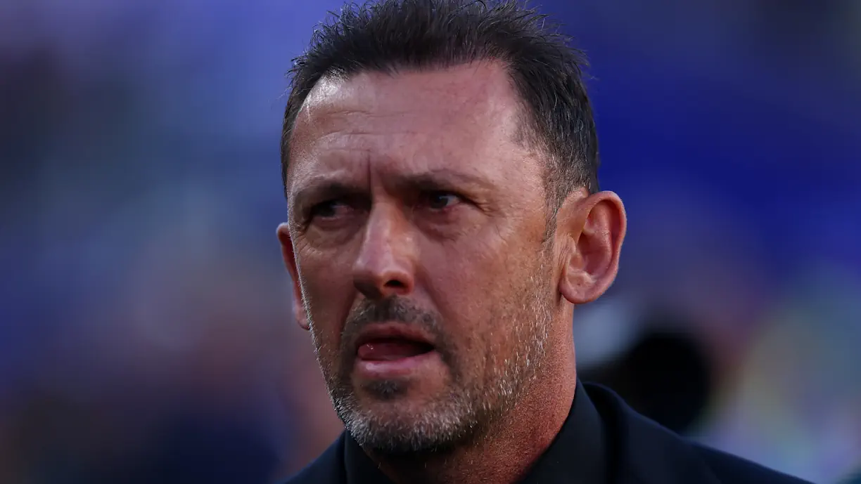 Tony Popovic lamenta falta de minutos de reforço do Benfica: "Não está a jogar regularmente"