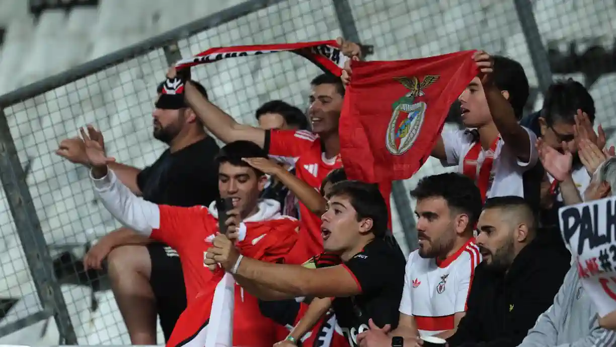 Benfica sofre derrota na Champions e técnico não esconde problemas: "Devíamos ter..."