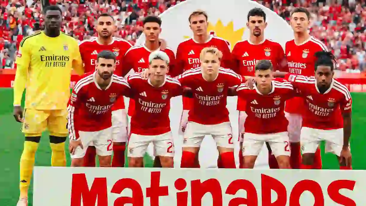Exibição de marca de ovos 'Matinados' antes do duelo entre Benfica e Vitória gera críticas de adeptos encarnados