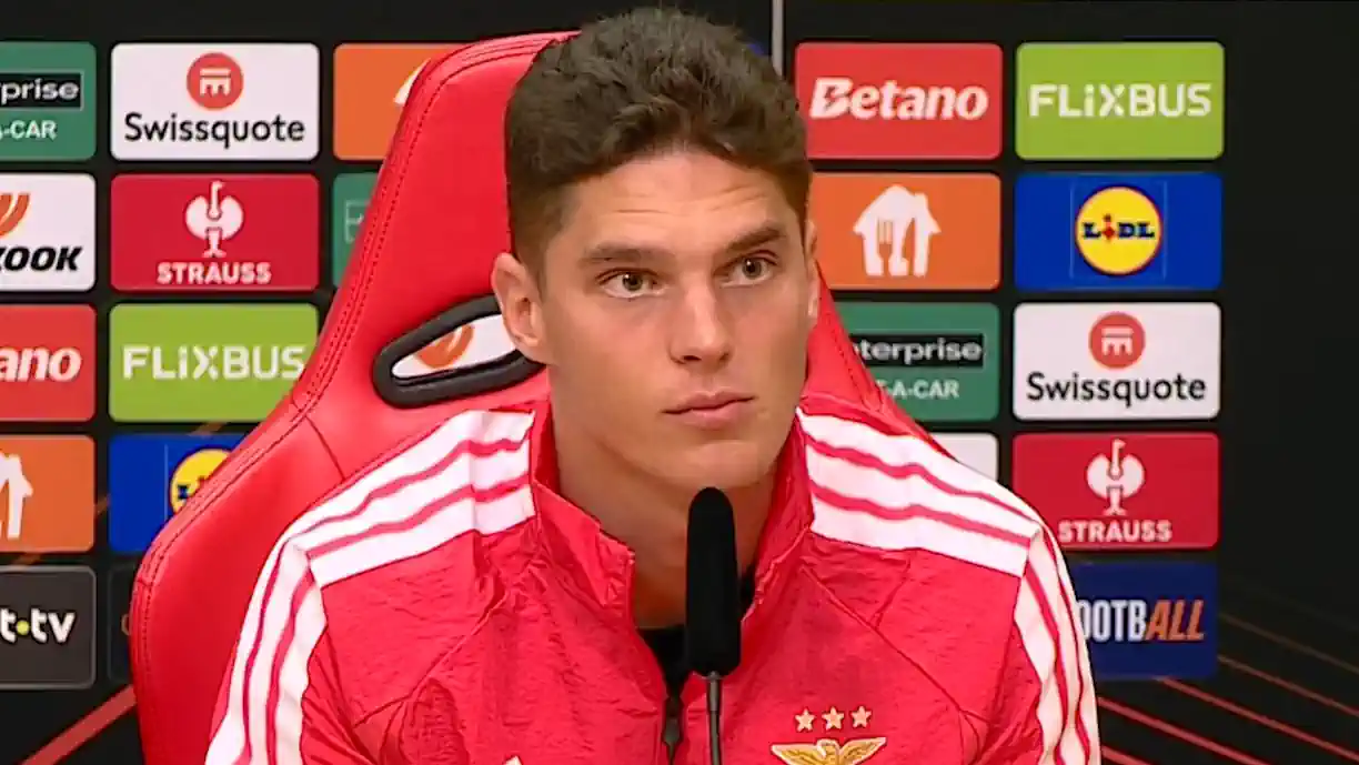 Georgiy Sudakov foi o jogador do Benfica que fez a conferência de antevisão ao encontro com o Celtic, na Luz