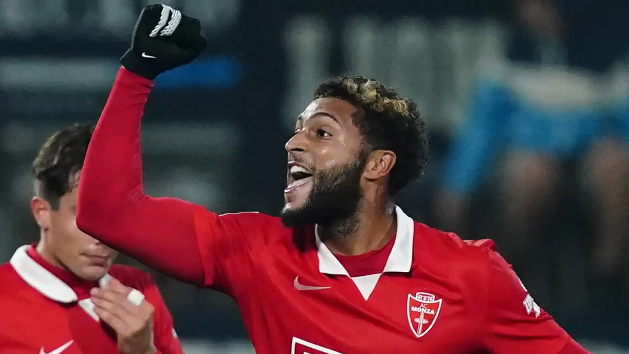 Giovanni Manna, diretor desportivo do Nápoles, confirmou o interesse do clube em Gustavo Varela, ex Benfica; Fotografia de Pier Marco Tacca/Getty Images