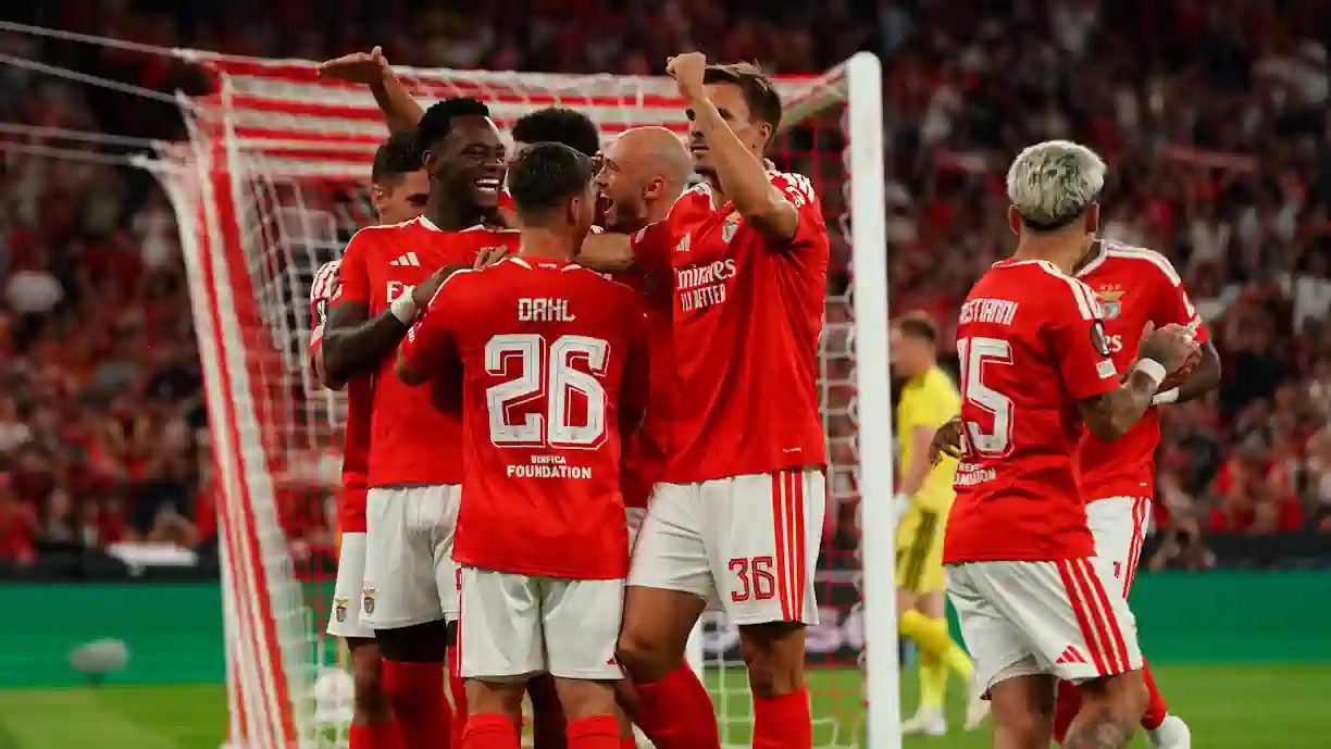 Avançado do Benfica, Jhon Durán, vai ficar fora das próximas cinco partidas devido a uma lesão que o tirou já da Liga Europa