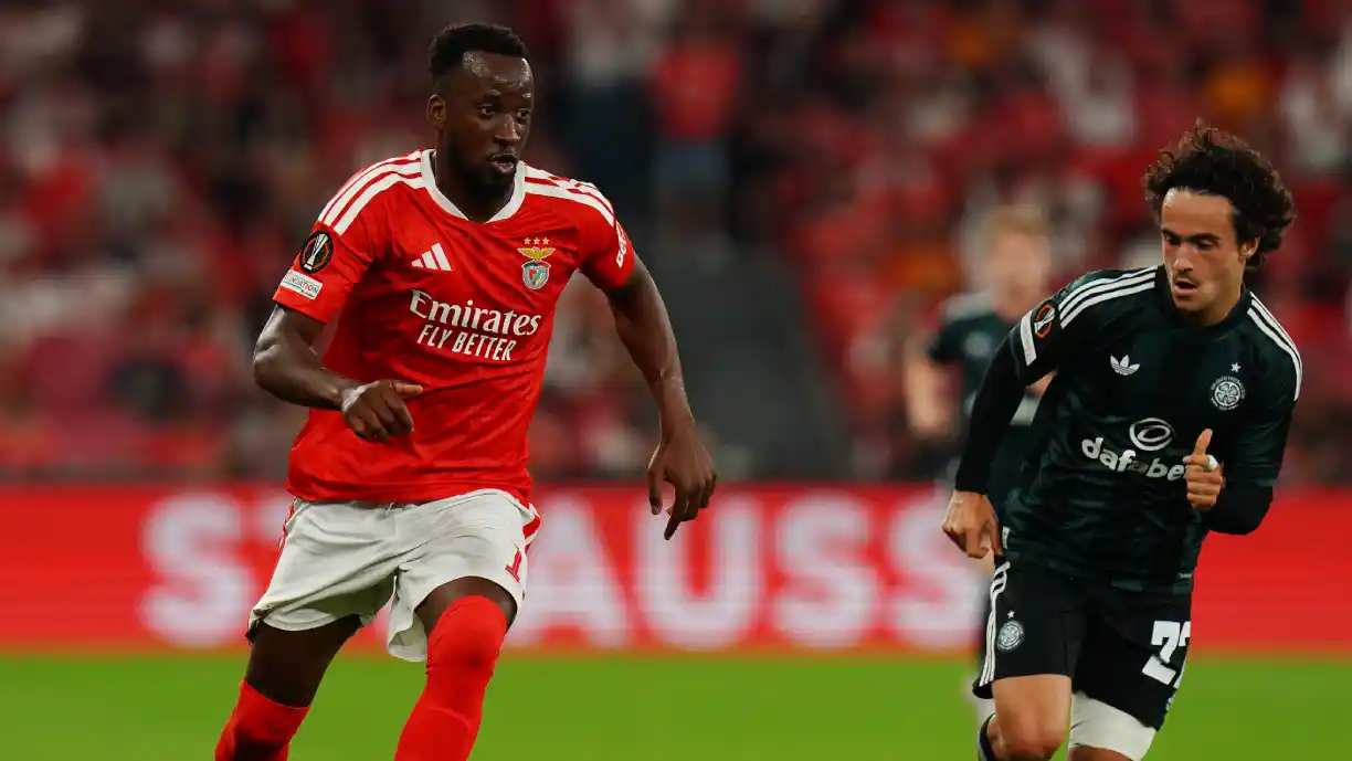 Benfica atropelou o Celtic em duelo na Luz e antigo internacional escocês preferiu ir dormir logo após o intervalo