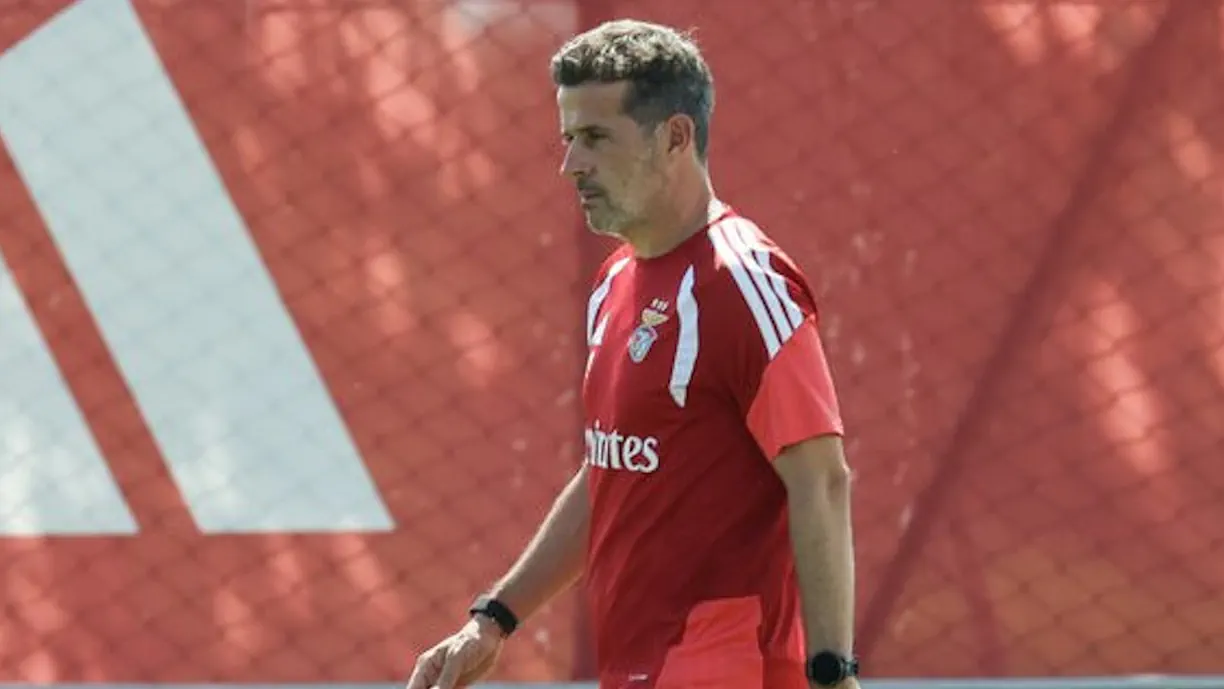 Marco Silva está a trabalhar de forma mais próxima com os poucos jogadores que permaneceram no Benfica; Entre eles está Claudio Echeverri