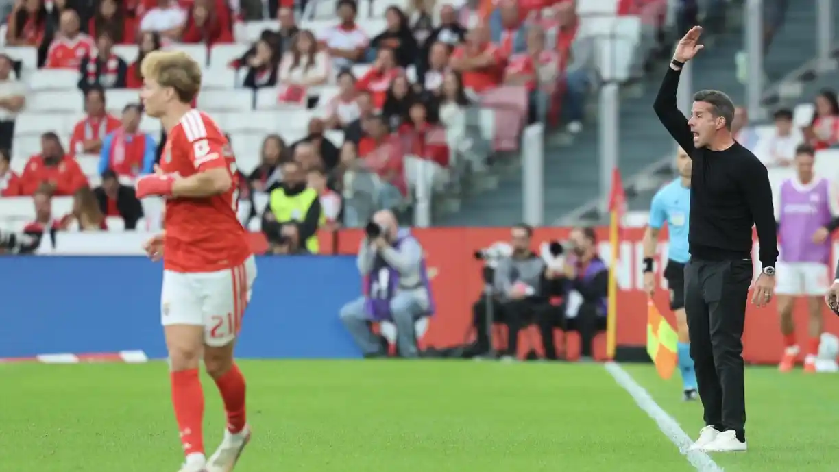 Marco Silva falou sobre o golo de Sudakov e mandou recado a Bah após triunfo do Benfica sobre o Vitória SC