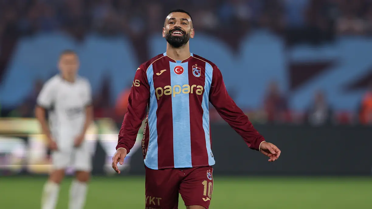 Trabzonspor venceu o Besiktas por 2-0 e continua a subir na classificação da liga turca; Mohamed Salah marcou e Franculino Djú, ex Benfica assistiu