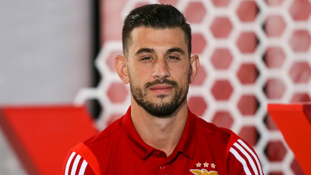 Pizzi, antigo jogador e capitão do Benfica entre 2014 e 2022, foi submetido a uma intervenção cirúrgica na anca