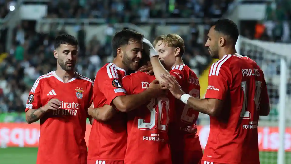 Nuno Travassos considera que a exibição do Benfica revelou problemas na equipa , com Rafa Silva e Andreas Schjelderup entre os jogadores em má forma