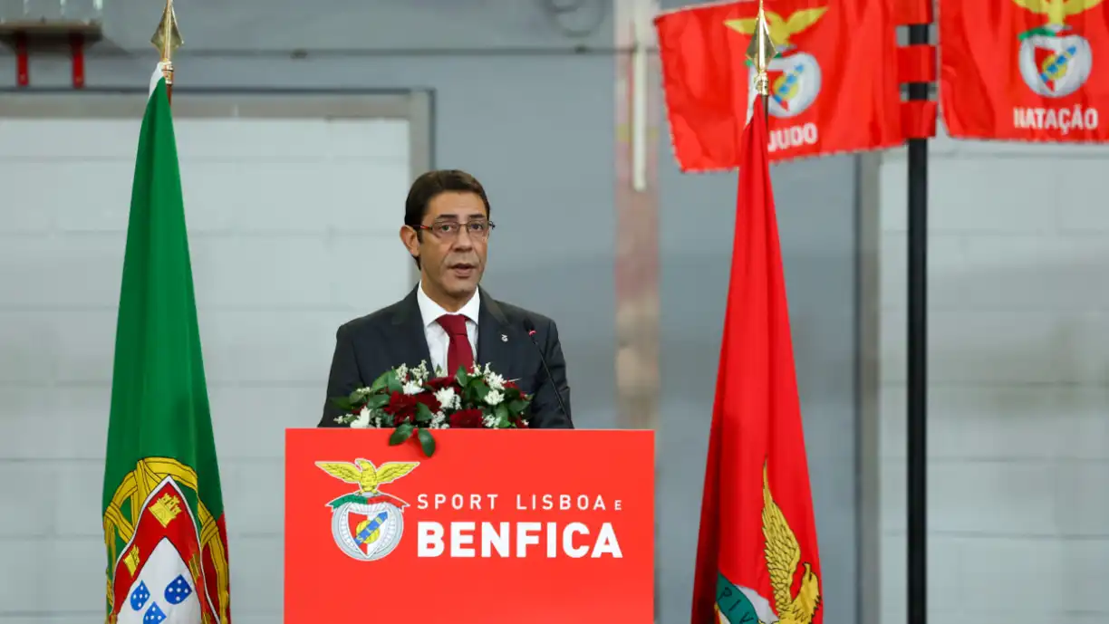 Rui Costa apresenta novo símbolo do Benfica