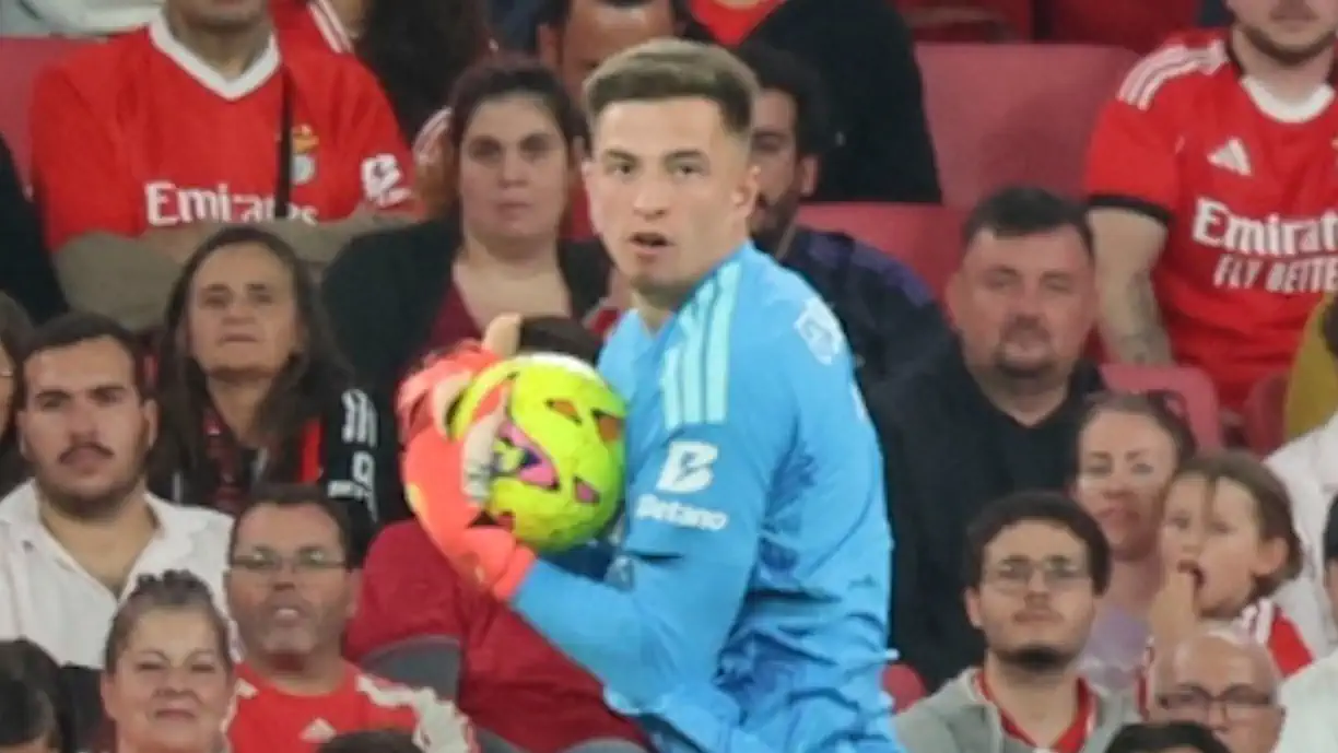 Anatoliy Trubin chateou-se com Georgiy Sudakov e João Palhinha por não terem impedido de Andreas Lausen de marcar no Benfica - Gil Vicente