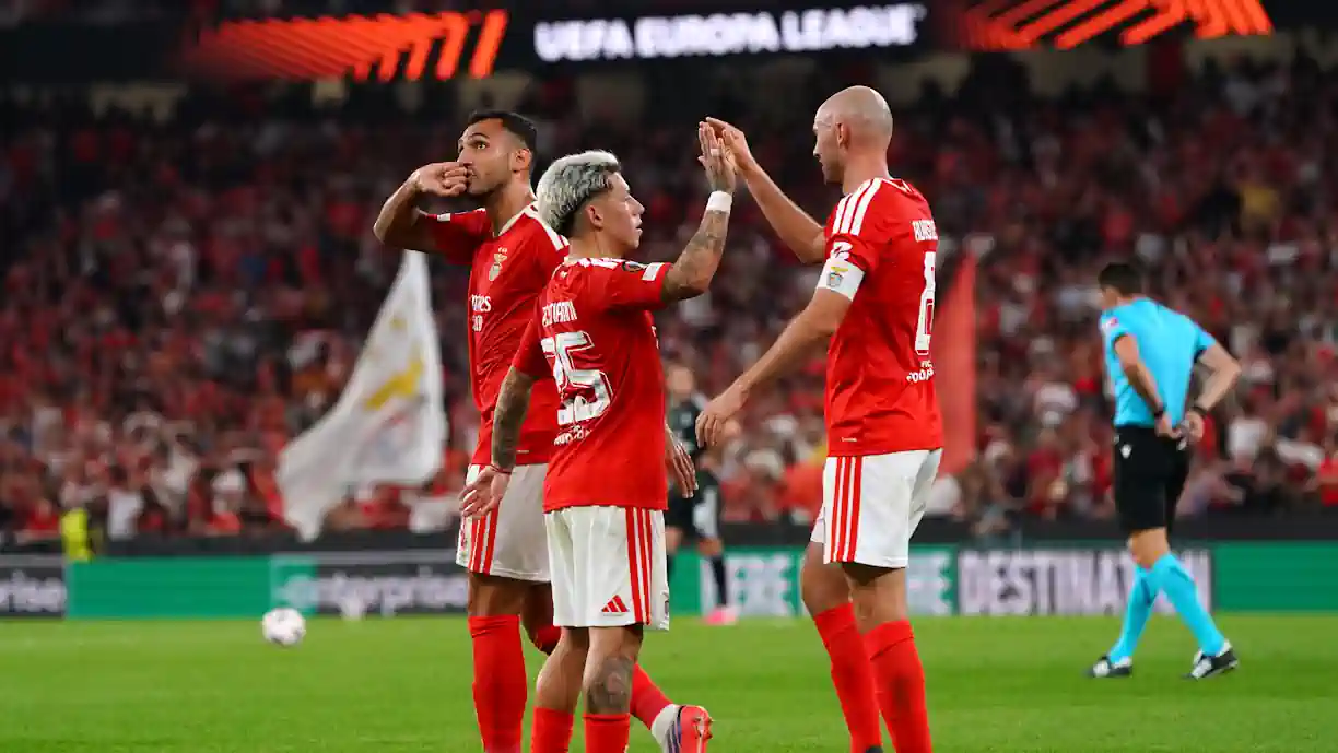 Benfica pode ter problema à vista; Tottenham e Aston Villa de olho em titular das águias