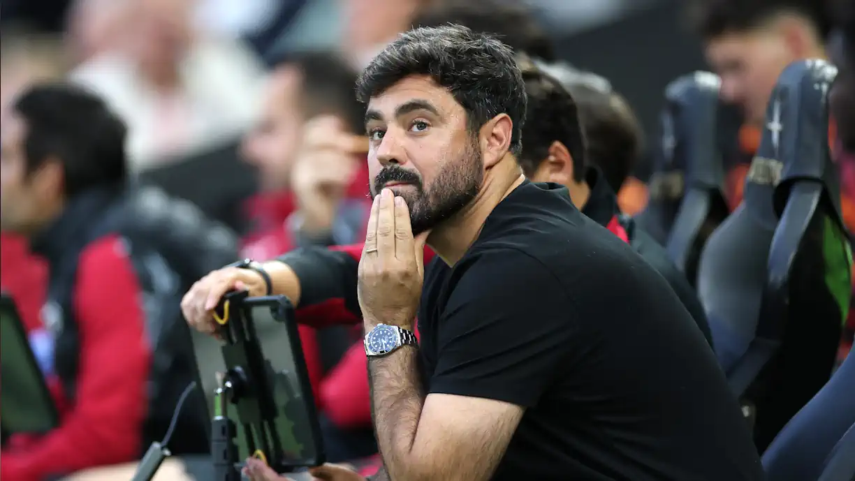 Exclusivo Glorioso 1904 - Benfica está atento à situação de Tiago Parente no Swansea, de Vítor Matos, e pretende que o lateral comece a somar minutos