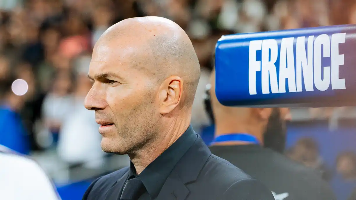 Zidane ajuda a valorizar alvo do Benfica e preço já chega aos 60 milhões