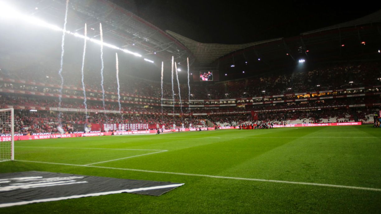 Benfica arrasa Sporting e aproxima-se da revalidação do título