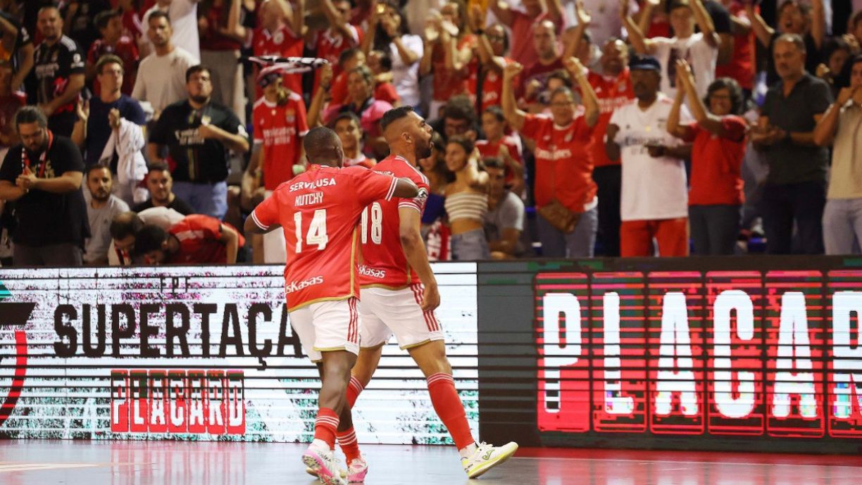 CAVINATO jogou dopado contra o Benfica, nos jogos do Título e