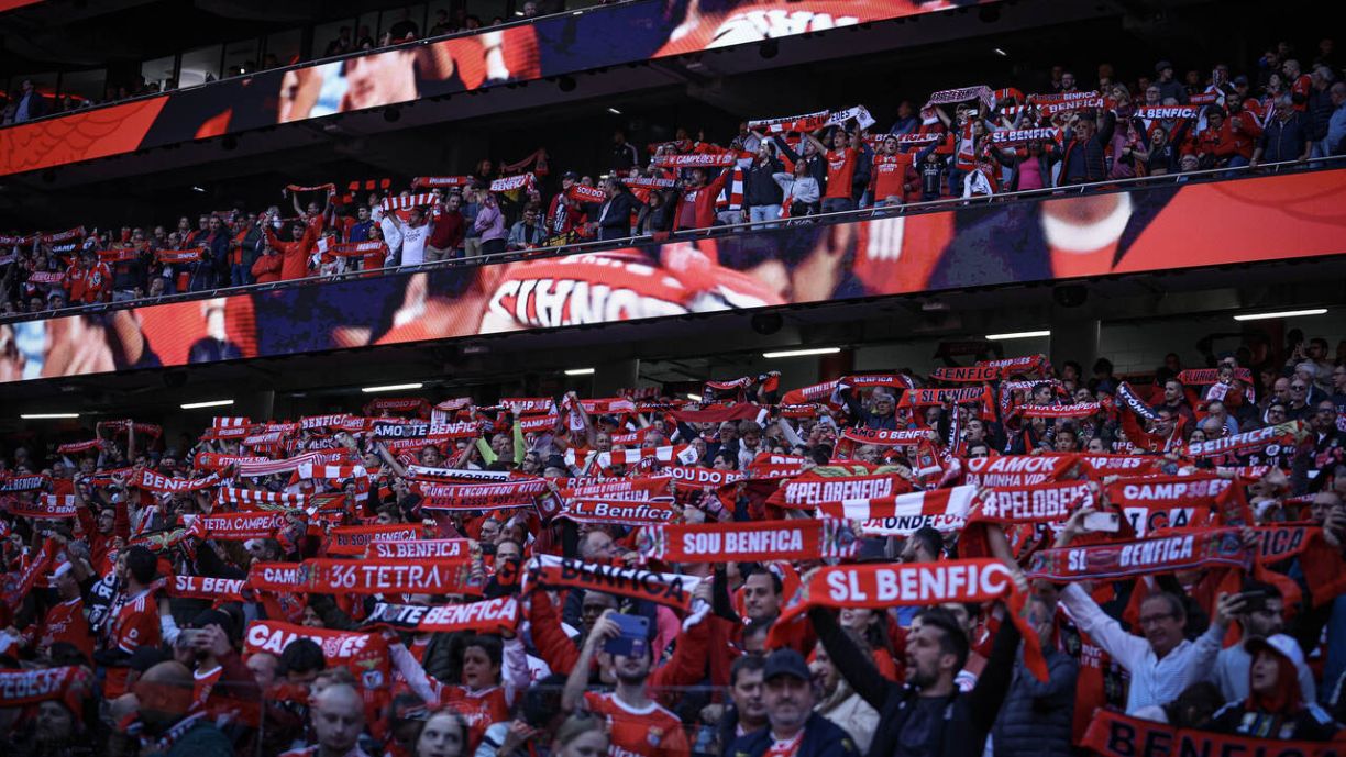 Liga Portugal Betclic Benfica Casa Pia bancadas adeptos